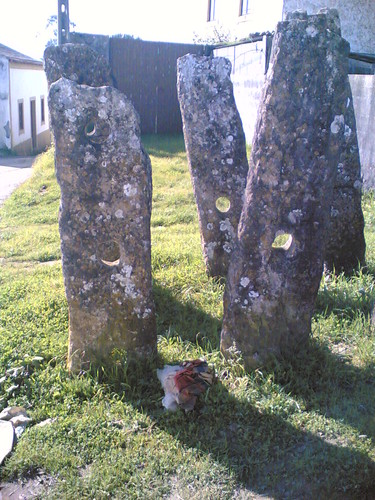 Outeiro da Moura: Pedras com buracos