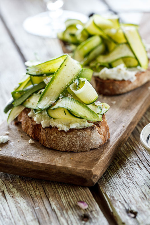 bruschetta de courgette e queijo de cabra para fazer em 15 minutos