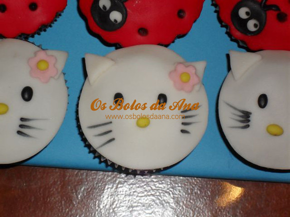 cup cakes hello kitty queques