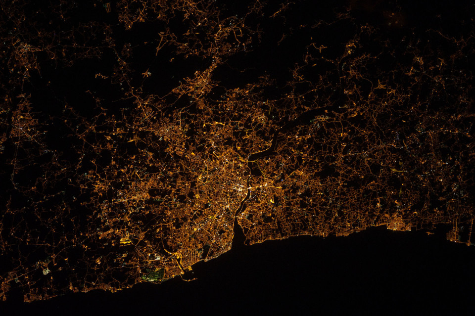 ISS-32_Nighttime_image_of_Portugal_featuring_Porto