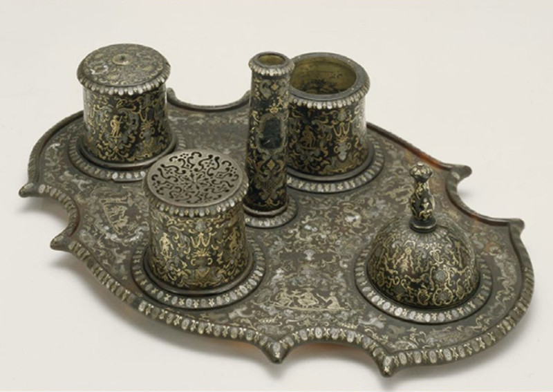Escrivaninha, c. 1720-1747, tartaruga, madrepérol