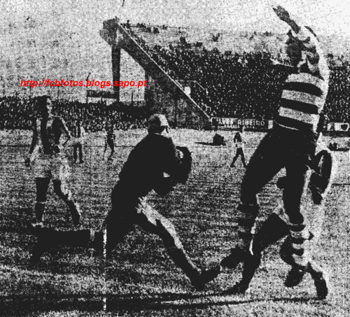 1957-58-sporting-fcb-braulio defende remate de mar