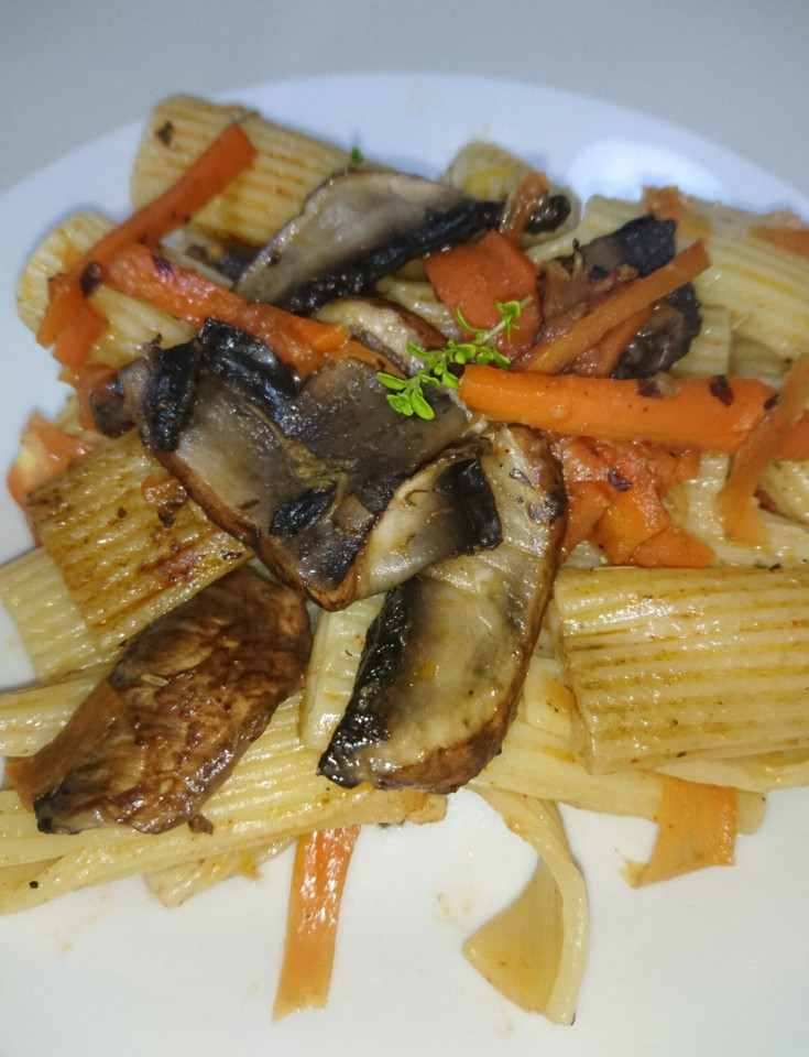 Macarrão com cogumelos Portobello____ Macarrão com cogumelos Portobello____