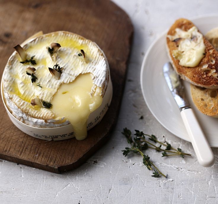 96812944368333a31c8b3514239c7414--baked-camembert-