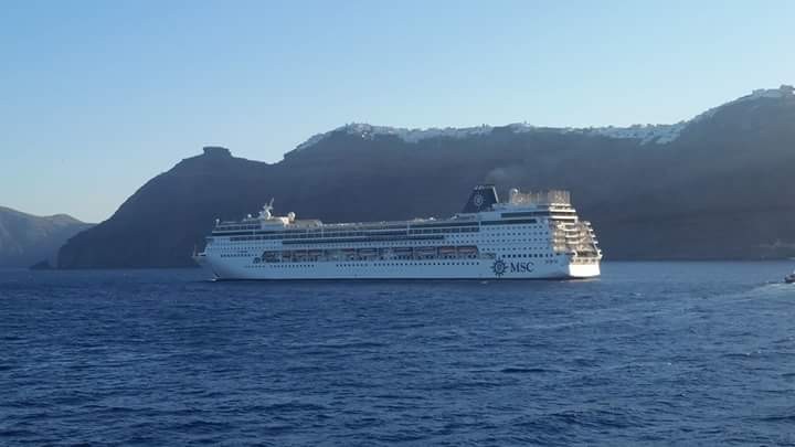 MSC Sinfonia Santorini _ RF.jpg