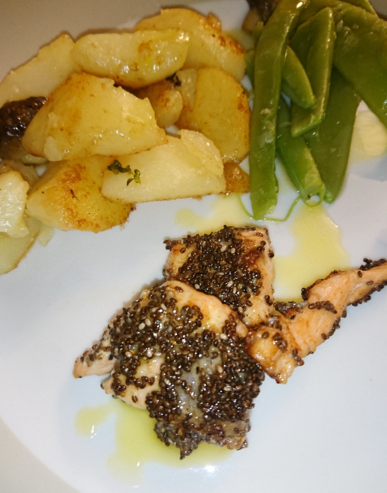 Salmão com sementes de chia__ Salmão com sementes de chia__