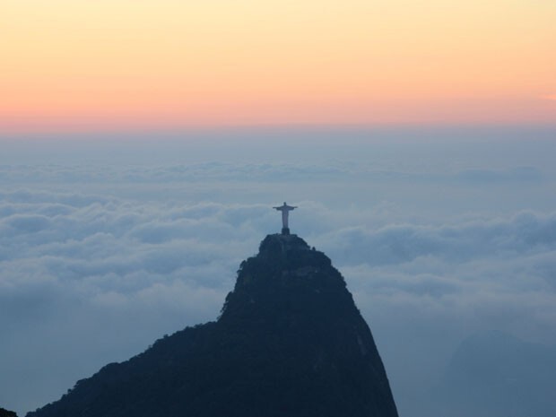 Amanhecer do Rio - C&eacute;u fica ensolarado no Rio nes