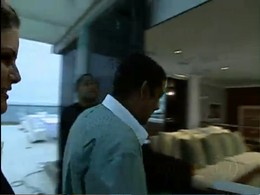 Zeca Pagodinho em seu apartamento na Barra da Tiju