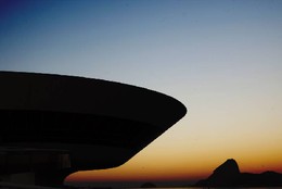 Museu de Arte Contempor&acirc;nea com o Pao de A&ccedil;&uacute;car